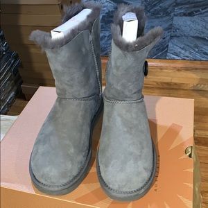 NEW UGG BAILEY BUTTON